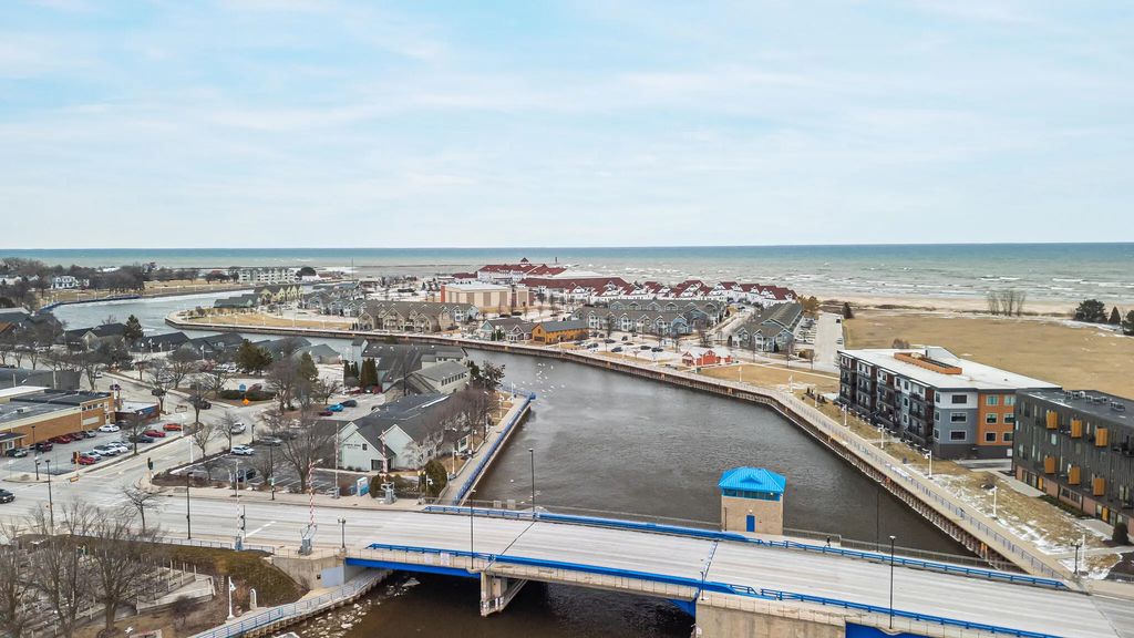 750 S Pier Dr 3, Sheboygan