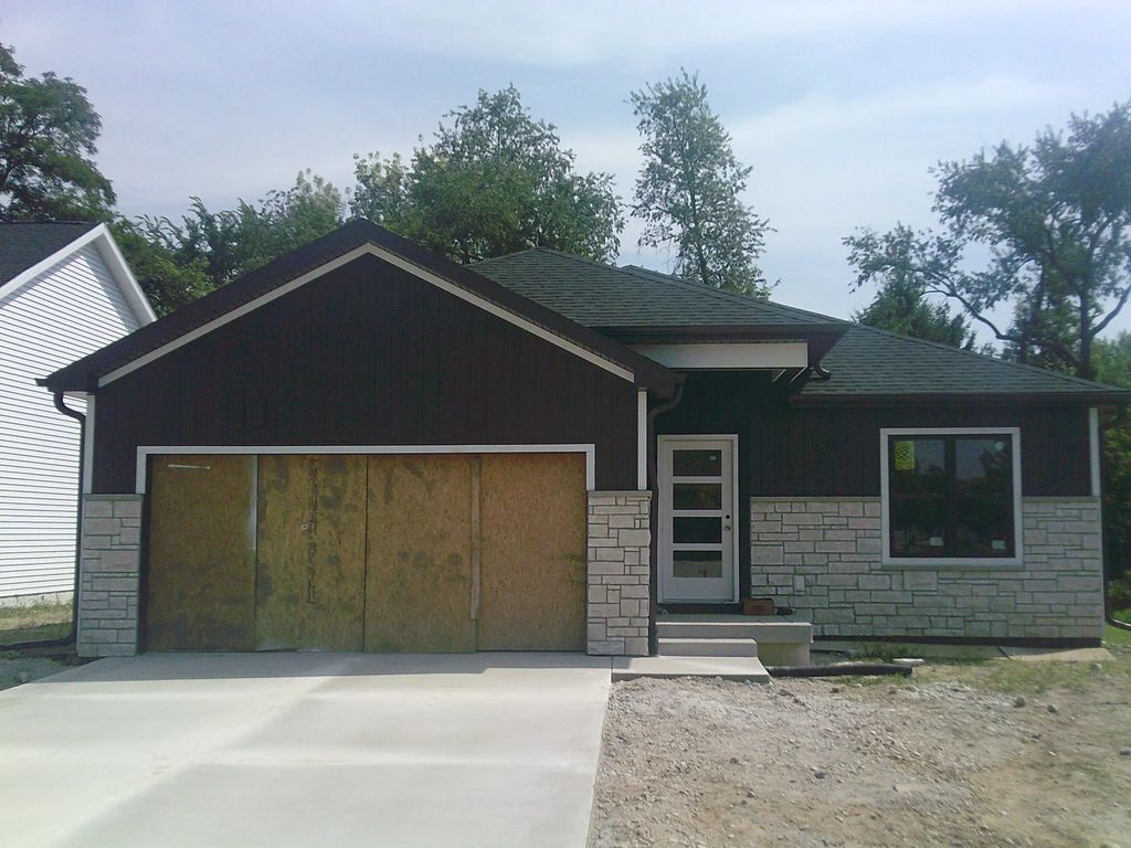 314 Evan Dr, Lake Geneva
