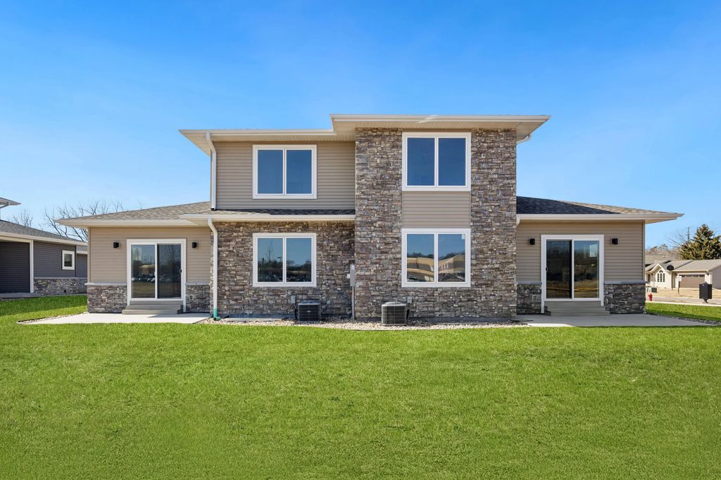 1200 Sween Dr 12, Holmen