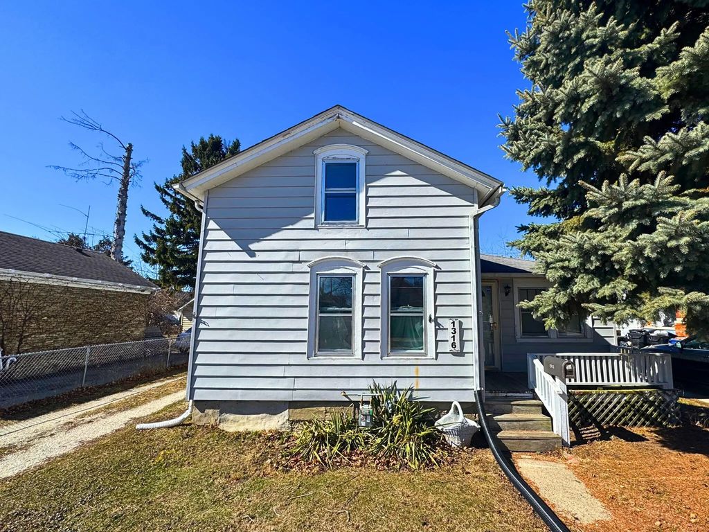 1316 Erie St, Racine