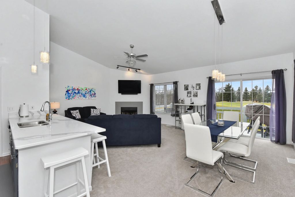 534 Geneva National Ave N 6-64, Geneva