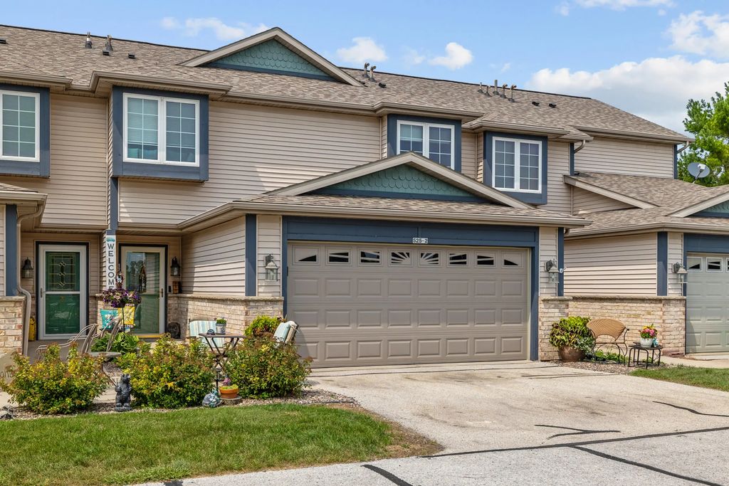 525 Bluebill Ln 2, Sheboygan Falls