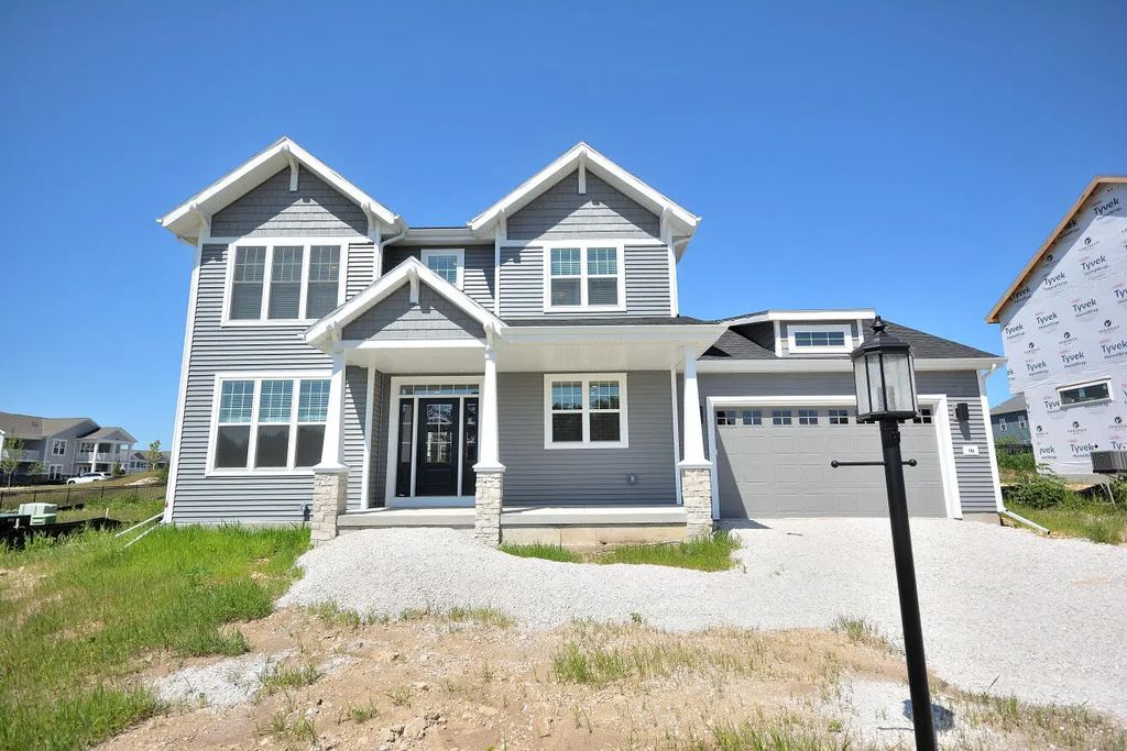 704 Winterberry Dr, Waukesha