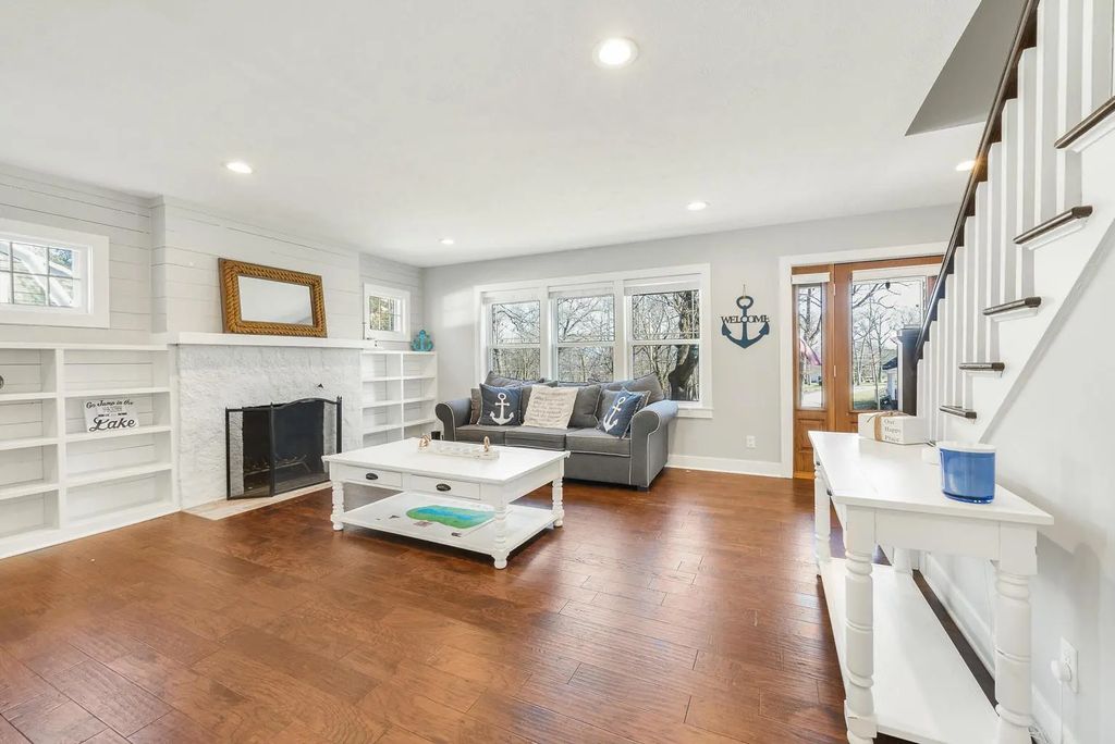 812 Van Slyke Dr, Fontana