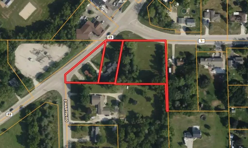 18585 W National Ave 18587, New Berlin