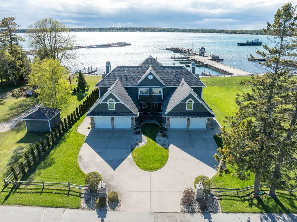 8111 Harbor Ln 102, Baileys Harbor
