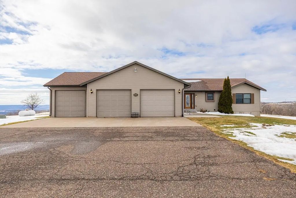 W1660 Maplewood Ln, Belvidere
