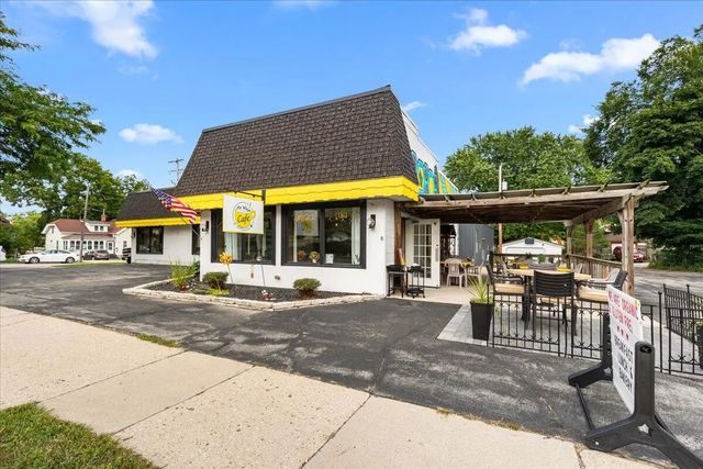 403 S Main St, West Bend