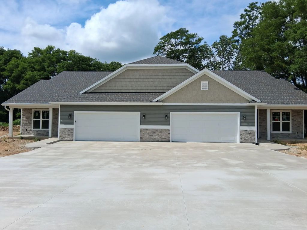 499 Meadowlark Ln, Green Lake