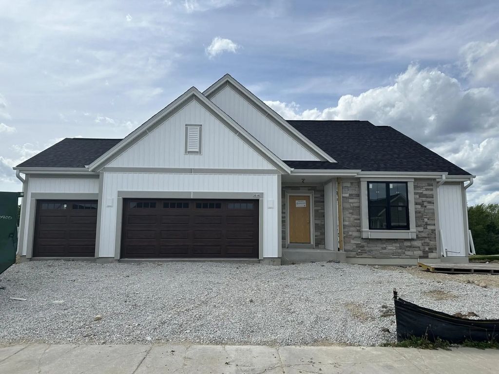 3816 White Oak Way, Waukesha