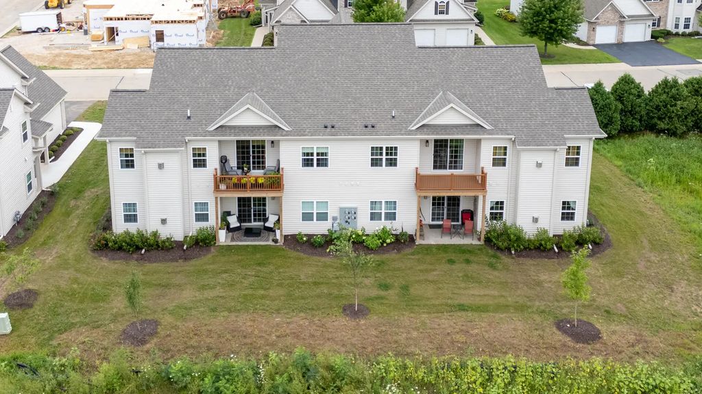 1810 Horseshoe Ln 424-1, Slinger