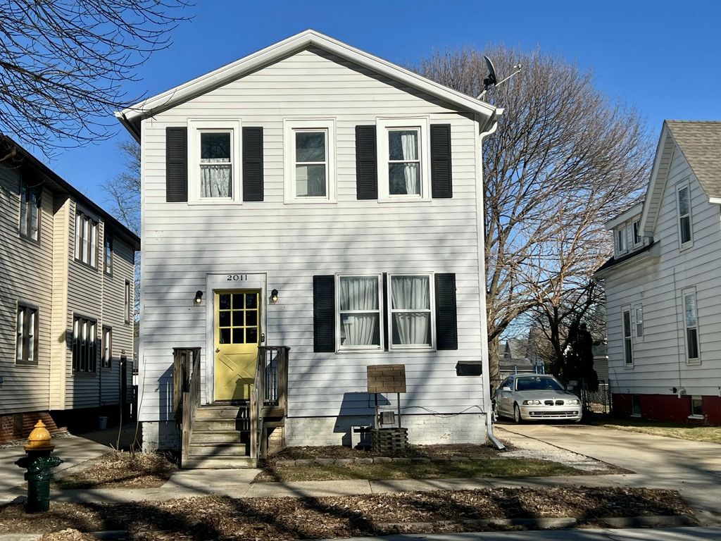 2011 Geneva St, Racine