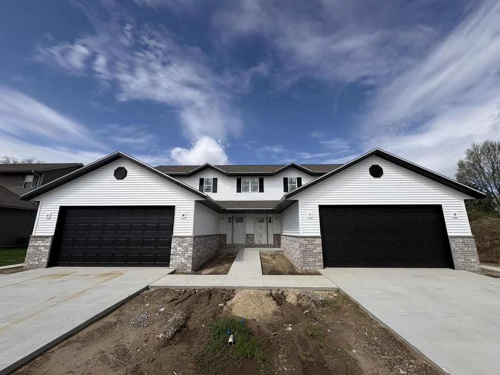 1334 Legion Cir, West Bend