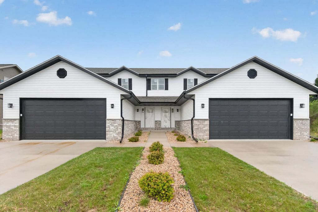 1334 Legion Cir, West Bend