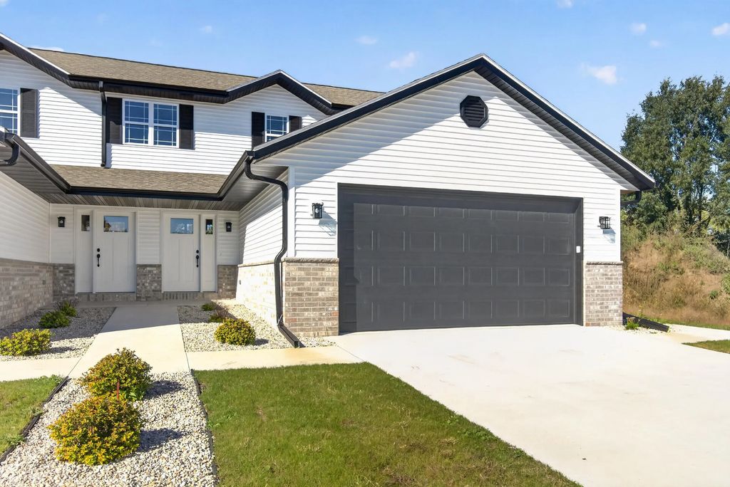 1336 Legion Cir, West Bend