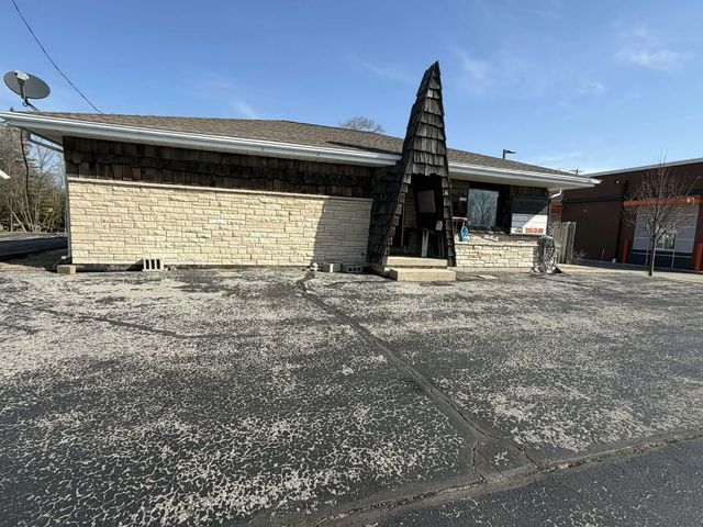 1618 W Washington St, West Bend
