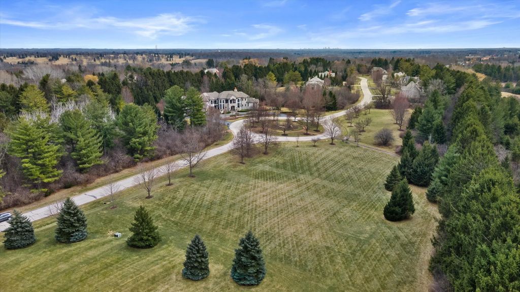 13965 N Pine Bluff Rd, Mequon