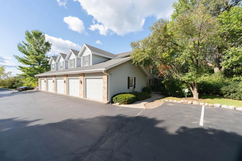 2357 Quail Hollow Ct D, Delafield