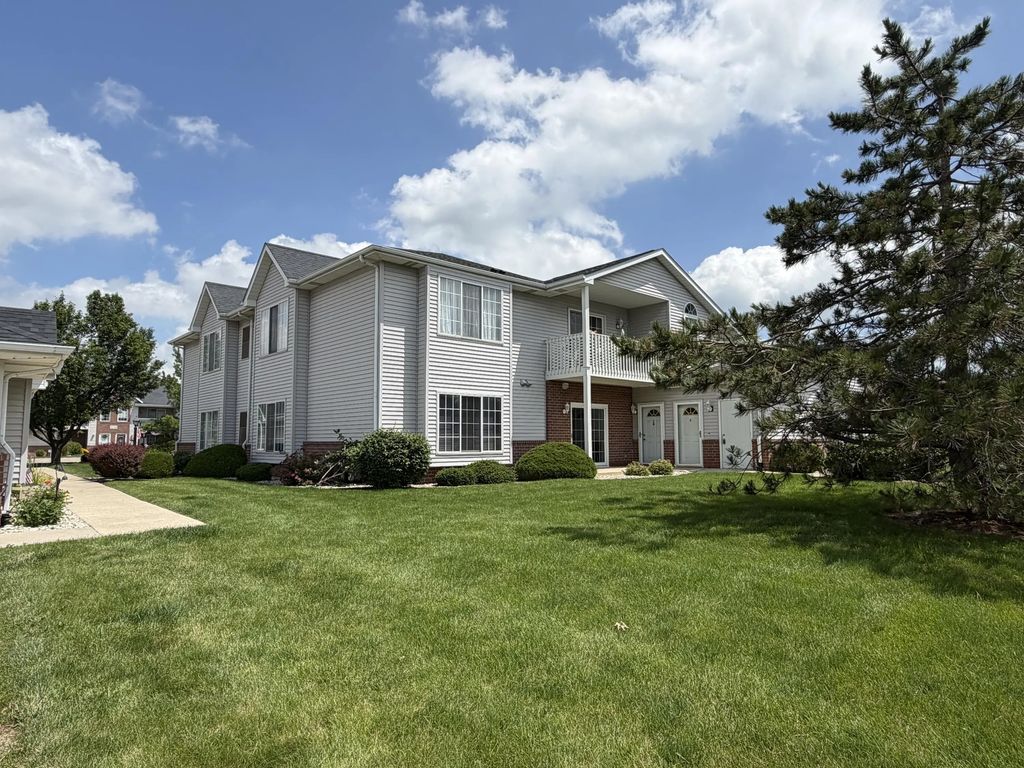 1250 Village Centre Dr 2, Somers