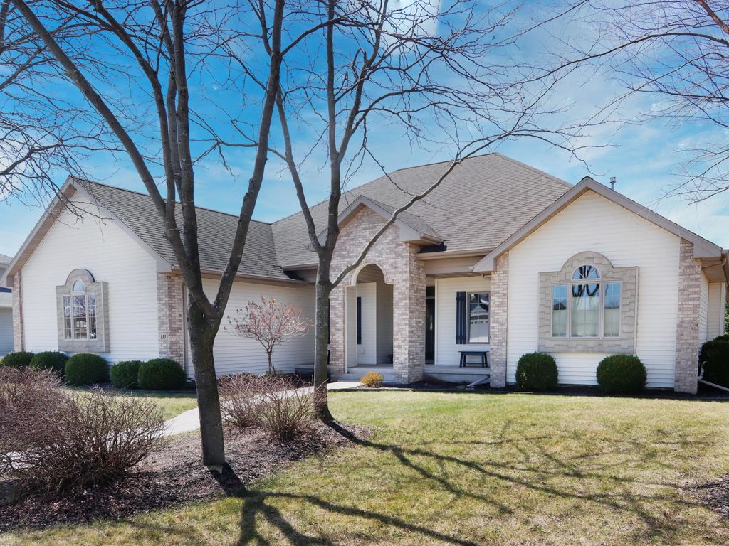 555 Moraine Dr, Elkhart Lake