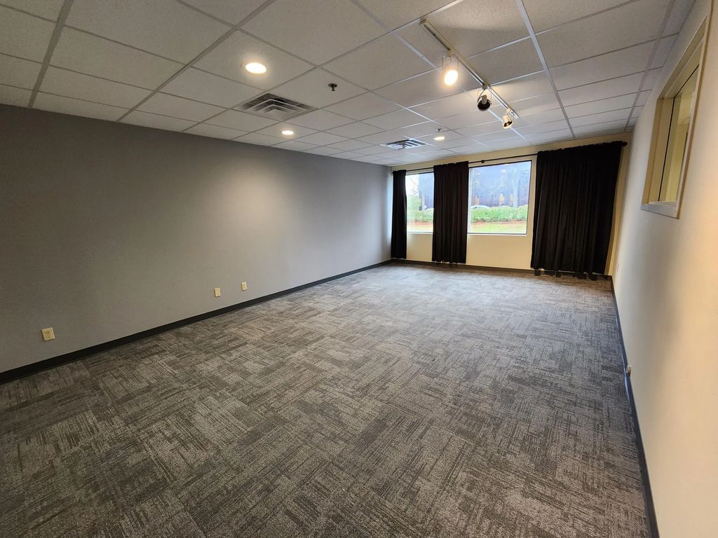 15850 W Bluemound Rd 105, Brookfield