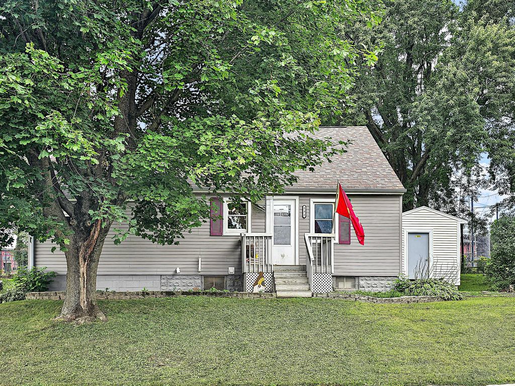 232 1st Ave Sw, Spring Grove