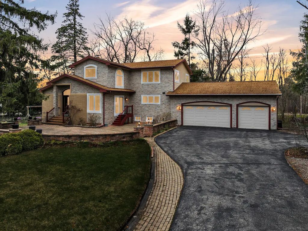 8408 N Lake Dr, Fox Point