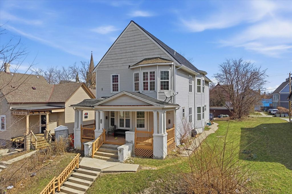 2338 N Dr William Finlayson St 2340, Milwaukee