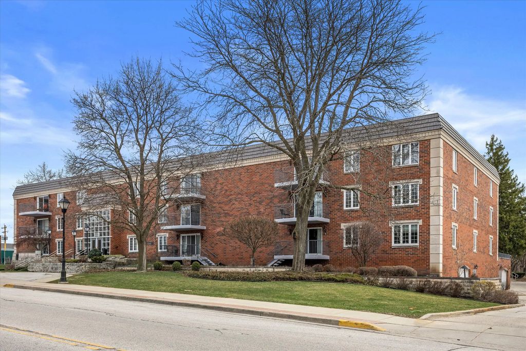 13335 Watertown Plank Rd 105, Elm Grove