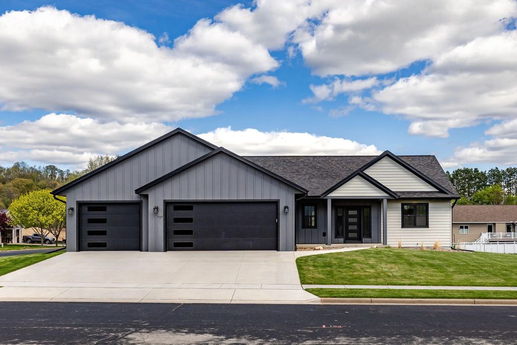 717 Tamarack Trl, Holmen