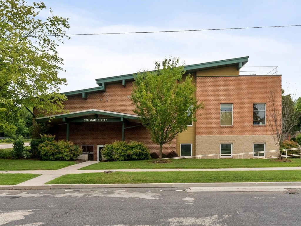 920 State St, Manitowoc