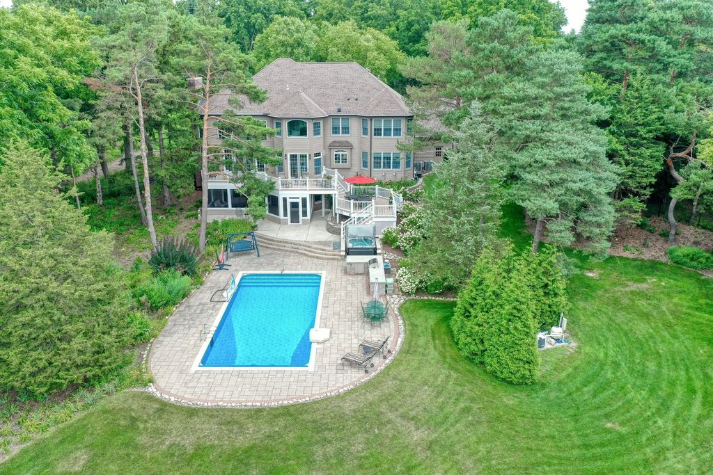 W36 Oakwood Dr, Delafield