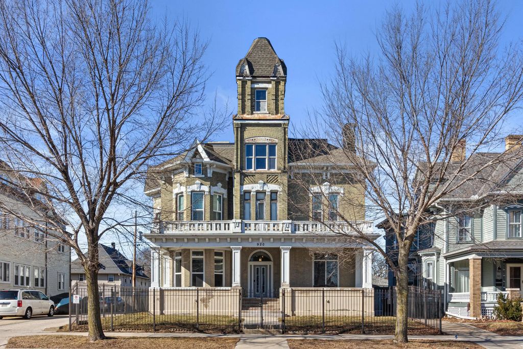 920 Main St, Racine