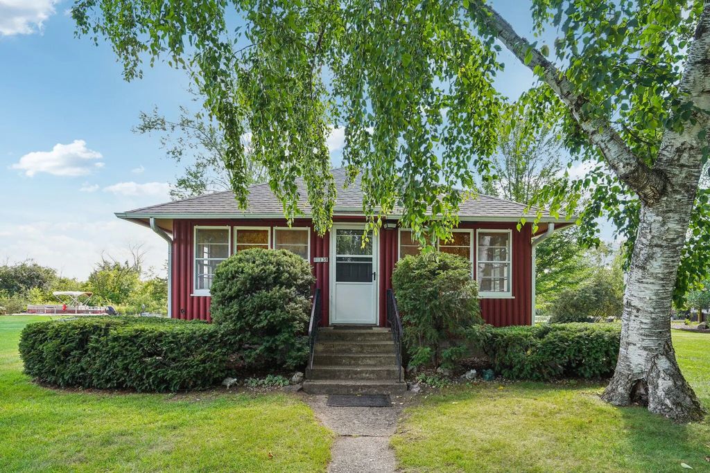 W8135 Elm Point Rd, Lake Mills