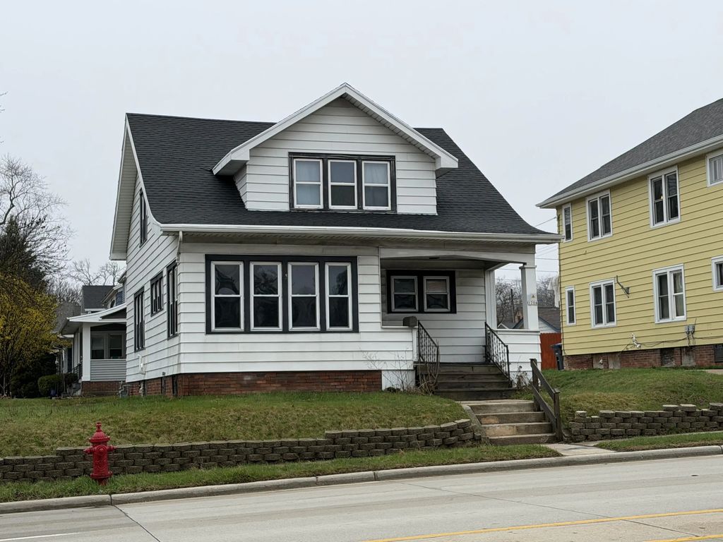 1204 N 14th St, Sheboygan