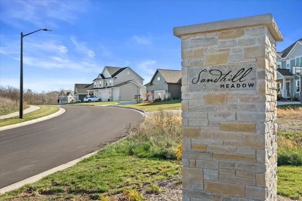 N54w19469 Broadwing Pl Lt9, Menomonee Falls