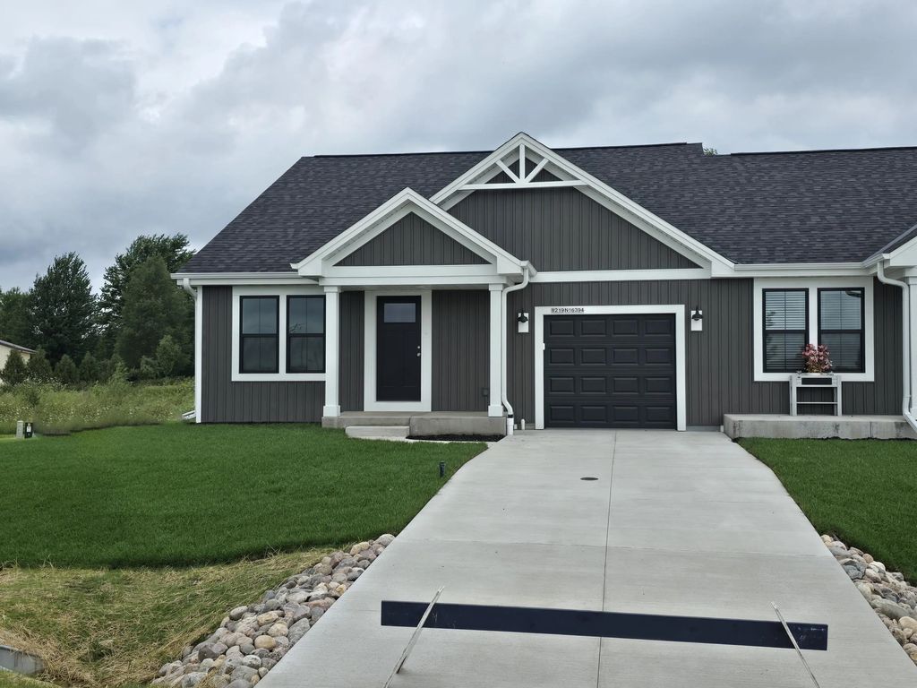 W219n16394 Jasmine Ct, Jackson