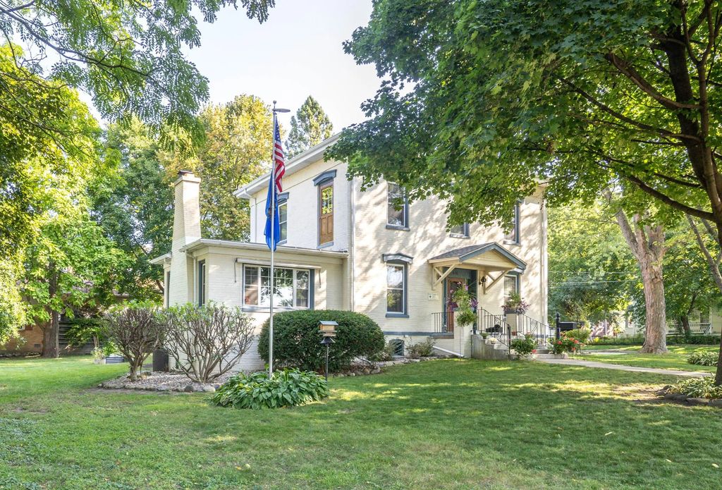 610 Clyman St, Watertown
