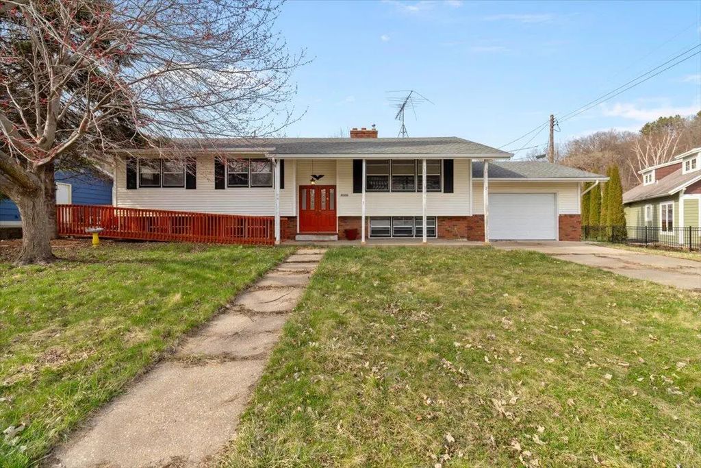 W5906 Valley Pkwy, Shelby
