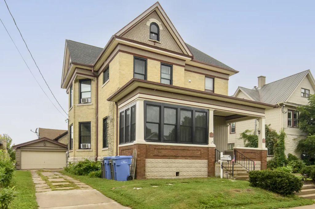 406 S 3rd St, Watertown
