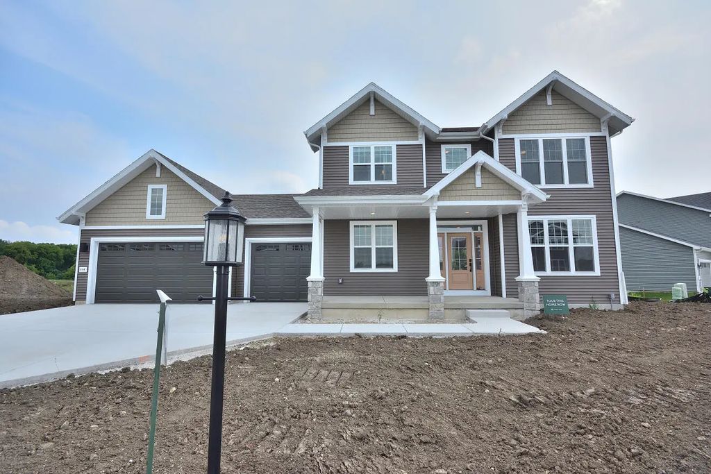 640 Standing Stone Dr, Waukesha
