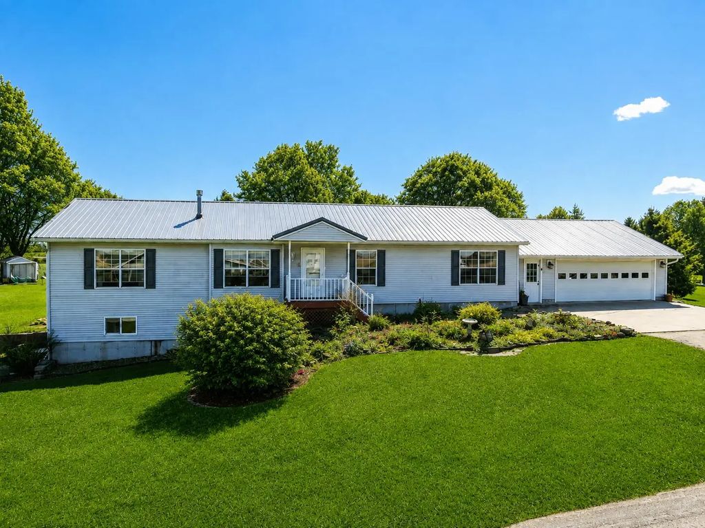 E7691 Prairie Blvd, Viroqua
