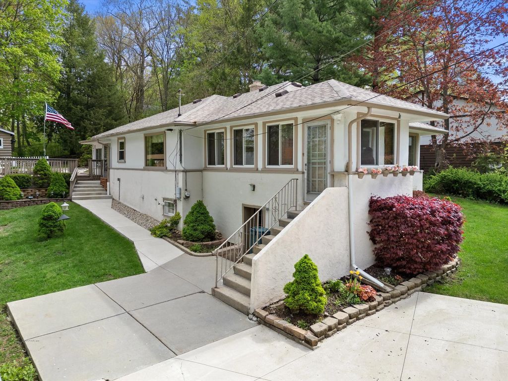 408 Valley Rd, Twin Lakes