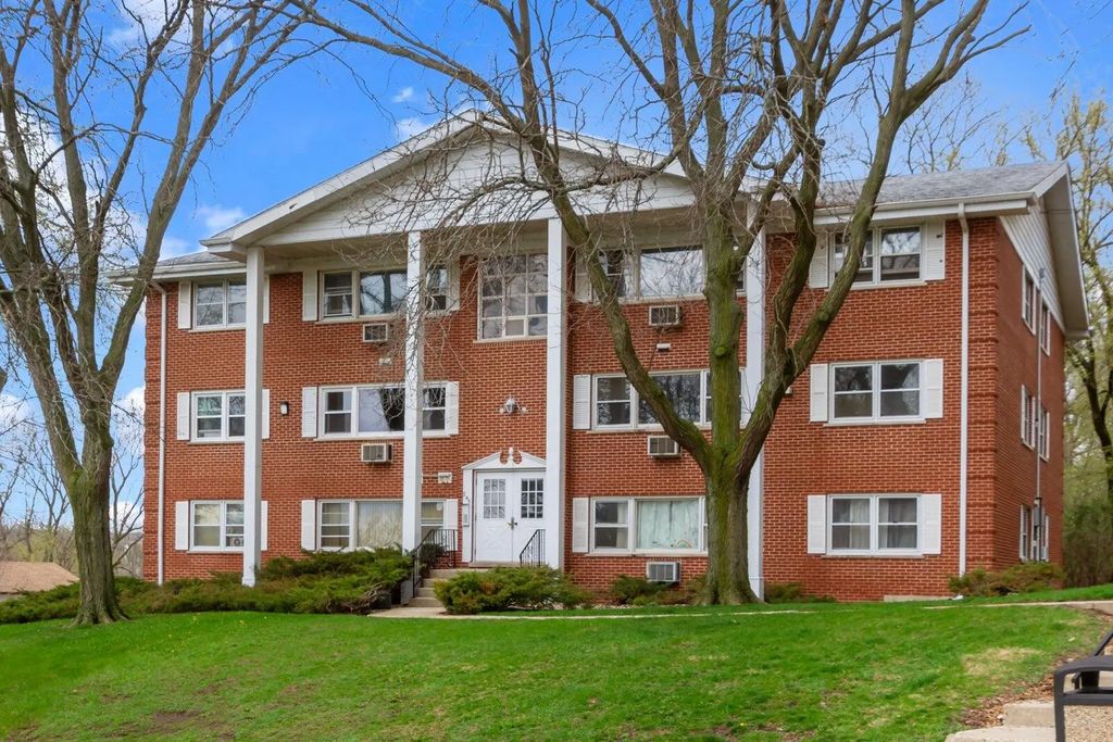 245 Country Club Dr 3a, Lake Geneva