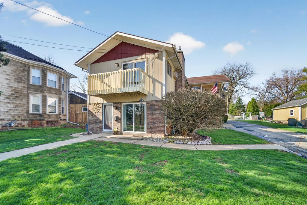 445 W Chestnut St, Burlington