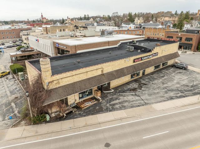 549 W Washington St, West Bend