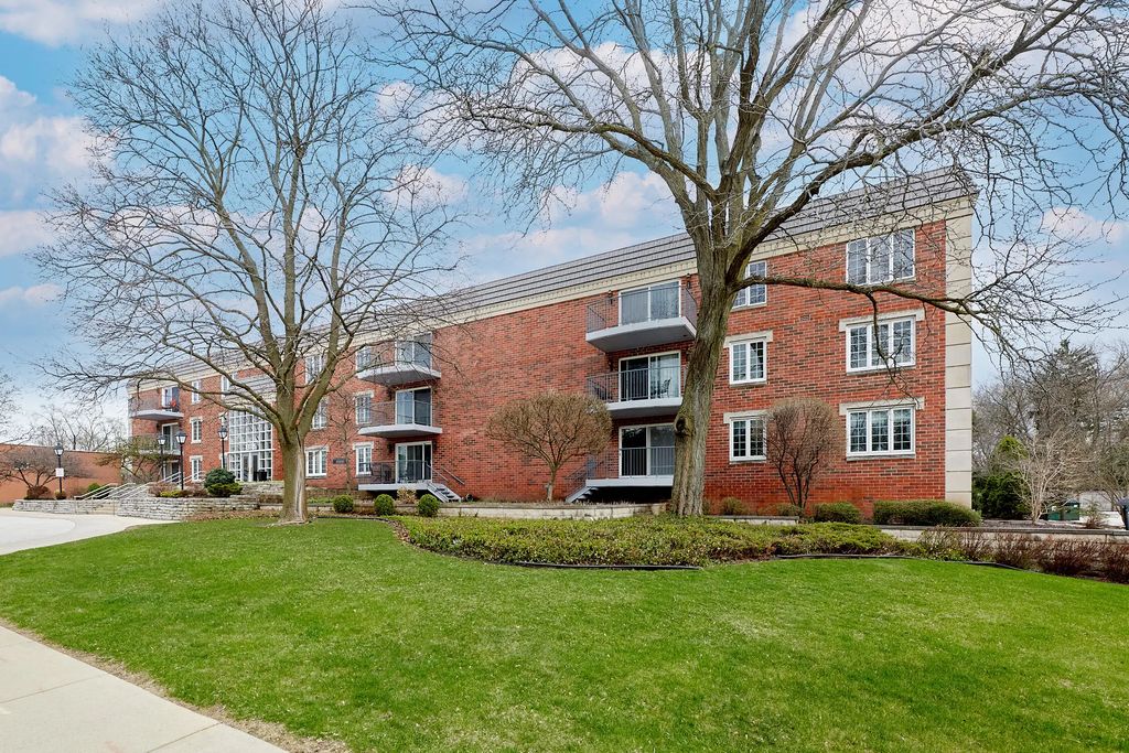 13335 Watertown Plank Rd 303, Elm Grove