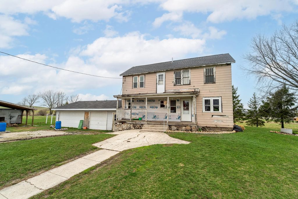 201 N Irish Rd, New Holstein