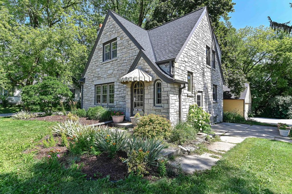 W232n6198 Waukesha Ave, Sussex