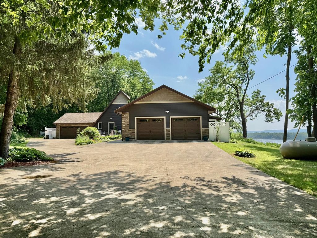 9642 State Highway 35 -, De Soto